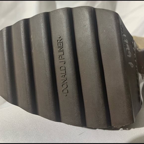 Donald J. Pliner leather heeled boots . - Picture 4 of 10